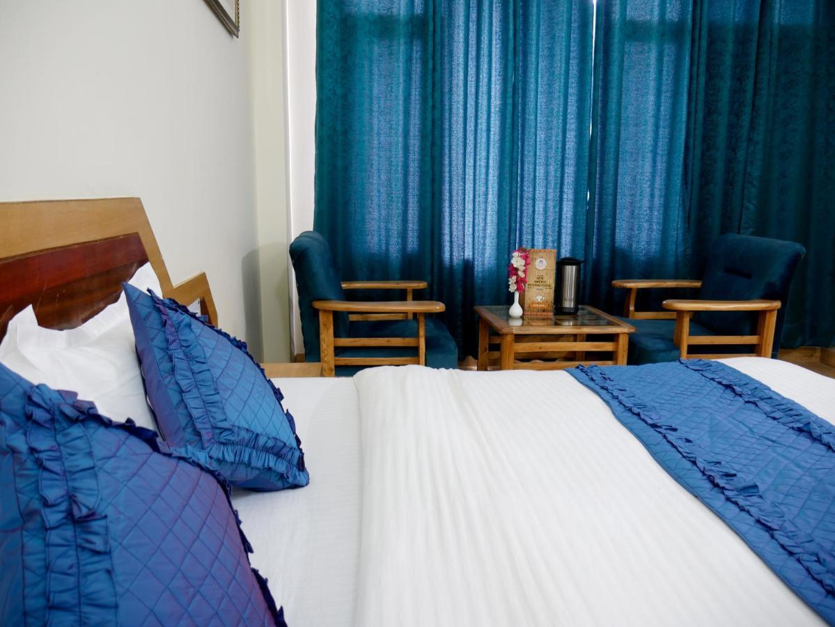 מנאלי New Ambika International Mall Road Hotel מראה חיצוני תמונה