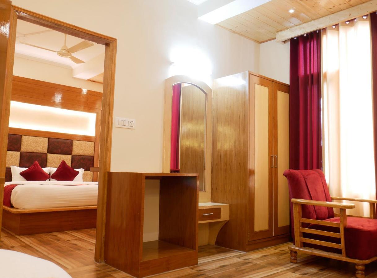 מנאלי New Ambika International Mall Road Hotel מראה חיצוני תמונה