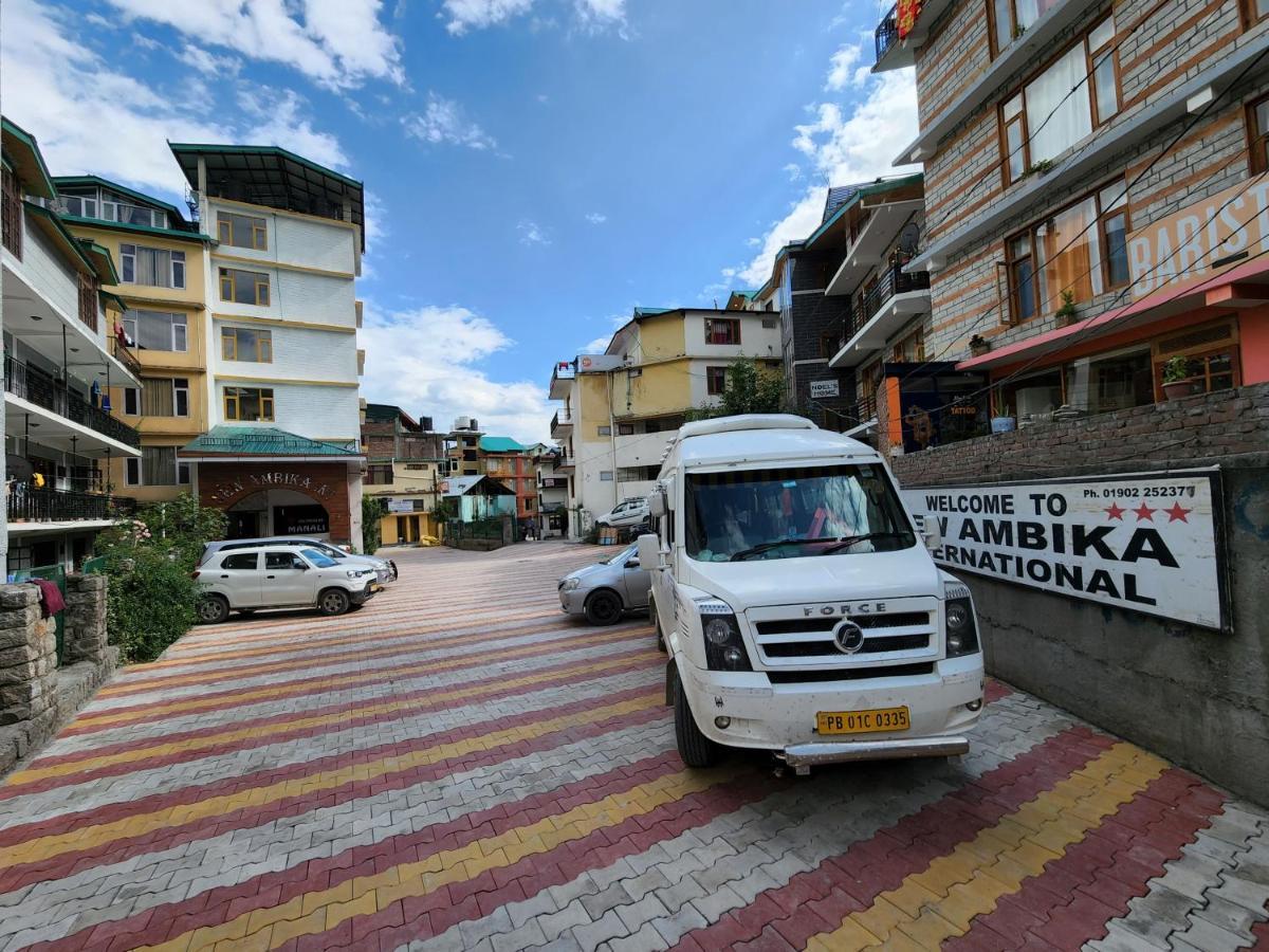 מנאלי New Ambika International Mall Road Hotel מראה חיצוני תמונה